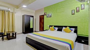 Standard Room | Desk, iron/ironing board, bed sheets