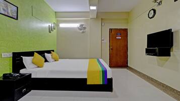 Standard Room | Desk, iron/ironing board, bed sheets