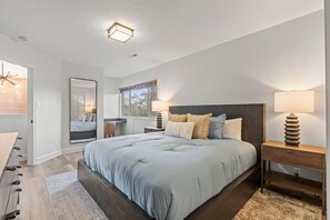 3 habitaciones, escritorio, tabla de planchar con plancha y wifi gratis 