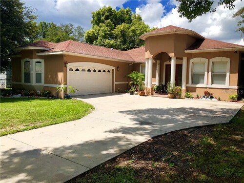 Tampa Bay Perfect location for a safe vacation! 5 bedrooms, ,3.5 bath ,sleeps14 