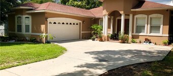 Tampa Bay Perfect location for a safe vacation! 5 bedrooms, ,3.5 bath ,sleeps14 