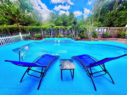 Tampa Bay Perfect location for a safe vacation! 5 bedrooms, ,3.5 bath ,sleeps 12