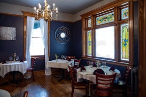 Restaurant - Elk River Hotel (Sutton)