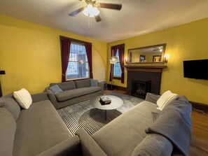 Deluxe House | Living area - Elk River Hotel (Sutton)