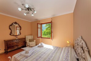 2 habitaciones, tabla de planchar con plancha y wifi gratis 