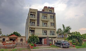 Front of property - Itsy Hotels Hamlets Stay (Noida)