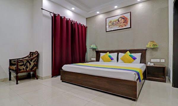 Itsy Hotels Hamlets Stay - Noida