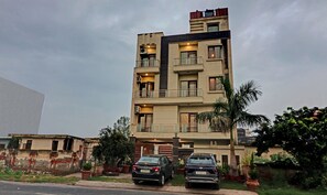 Front of property - Itsy Hotels Hamlets Stay (Noida)
