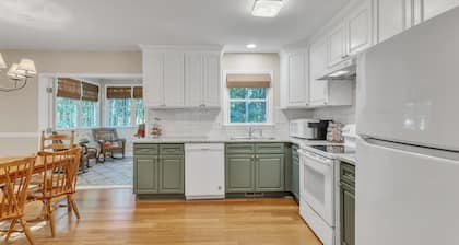 NO CLEANING FEE! - Longer Stay Discounts! Backyard Chickens!
