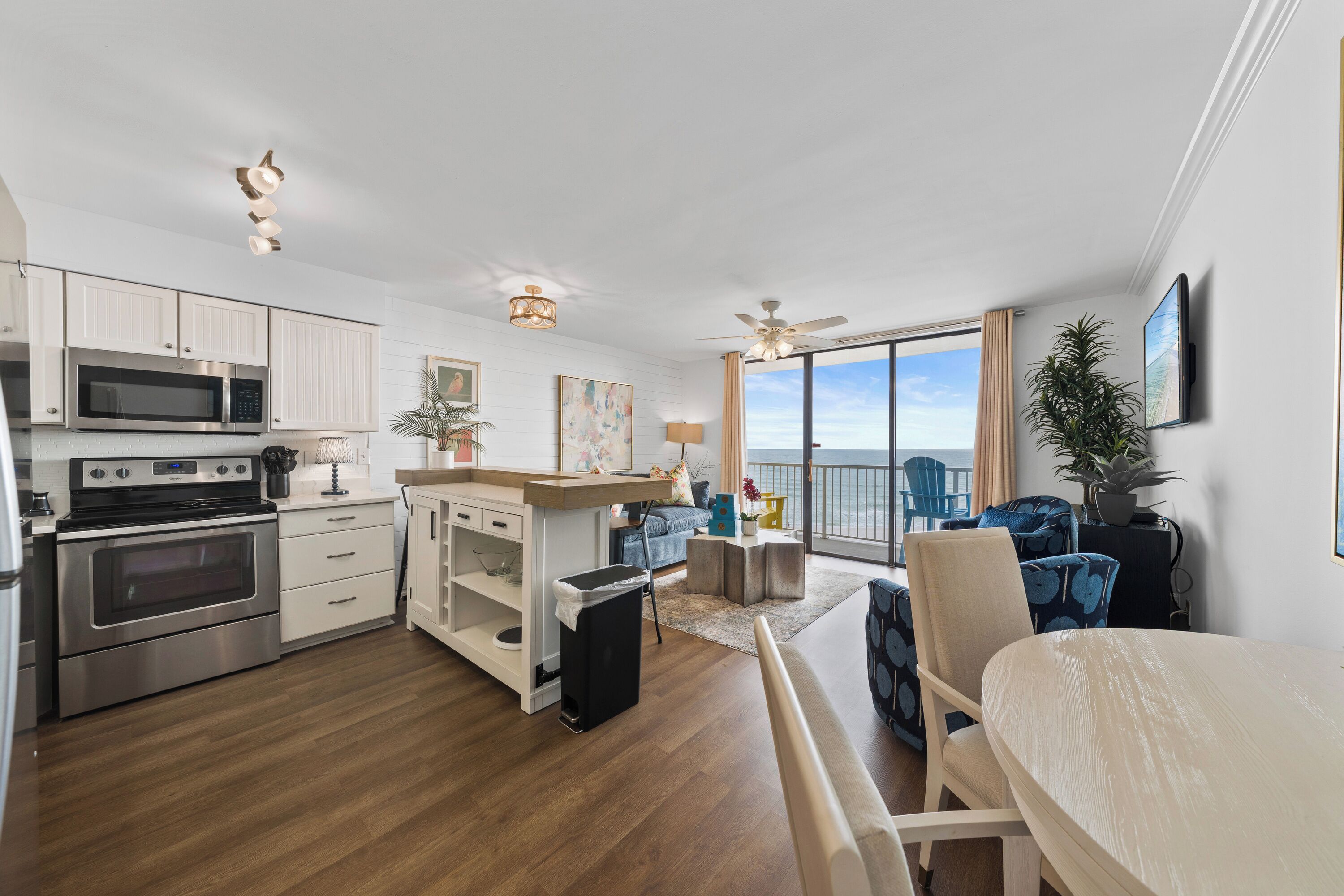 Premium Condo, 1 King Bed with Sofa bed, Balcony, Beach View | Private kitchen | Fridge, microwave, oven, stovetop