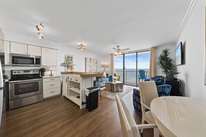 Premium Condo, 1 King Bed with Sofa bed, Balcony, Beach View | Private kitchen