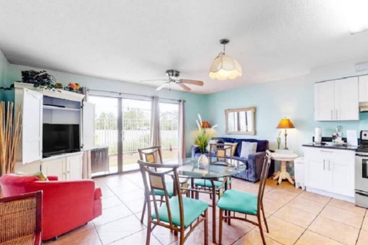 Exclusive Condo, 1 Queen Bed with Sofa bed, Patio, Garden View | Living room | 50-inch Smart TV with digital channels