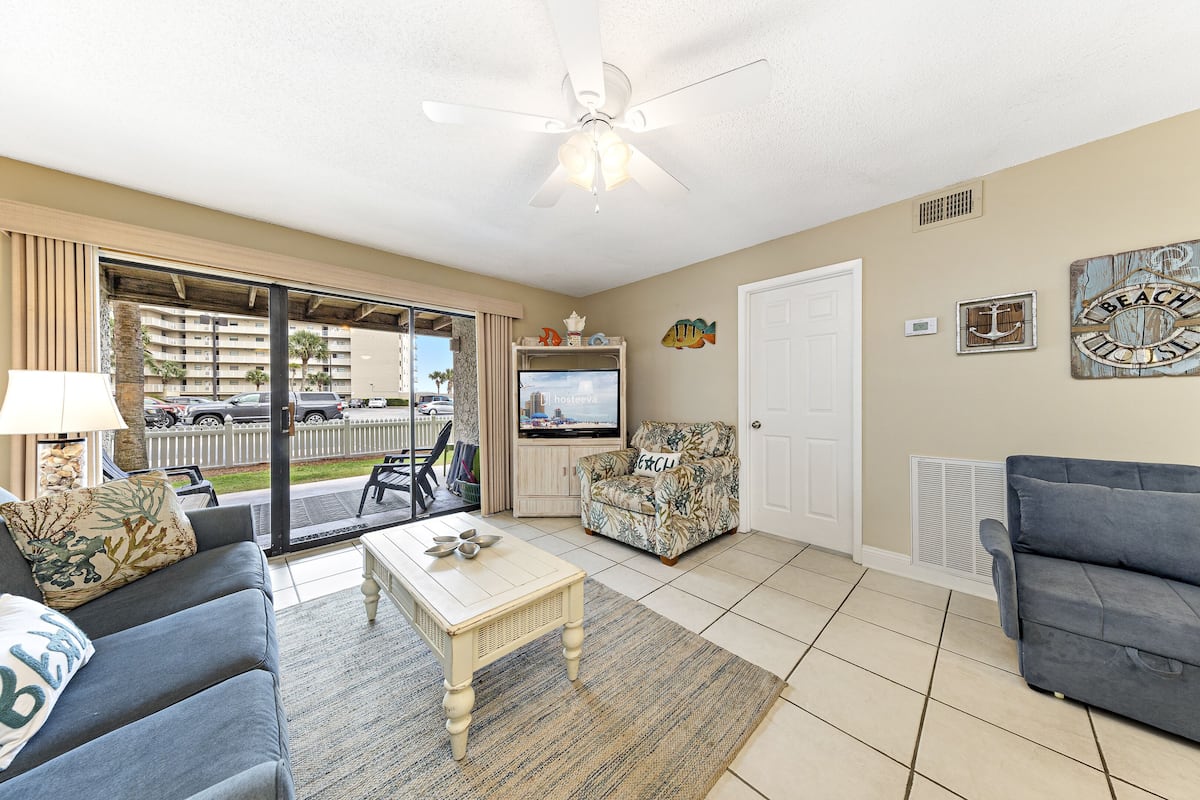 Family Condo, 2 Bedrooms, Balcony, Partial Ocean View | Living room