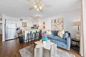 Premium Condo, 1 King Bed with Sofa bed, Balcony, Beach View | Living room