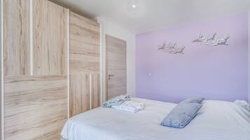 2 bedrooms, iron/ironing board, free WiFi, bed sheets