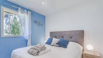 2 chambres, fer et planche à repasser, Wi-Fi gratuit, draps fournis