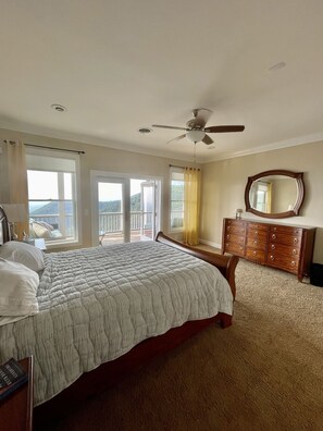 5 bedrooms, desk, iron/ironing board, free WiFi - Mountain House located on Blue Ridge Parkway  (Galax)