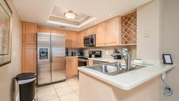 Condo, 2 Bedrooms | Private kitchen