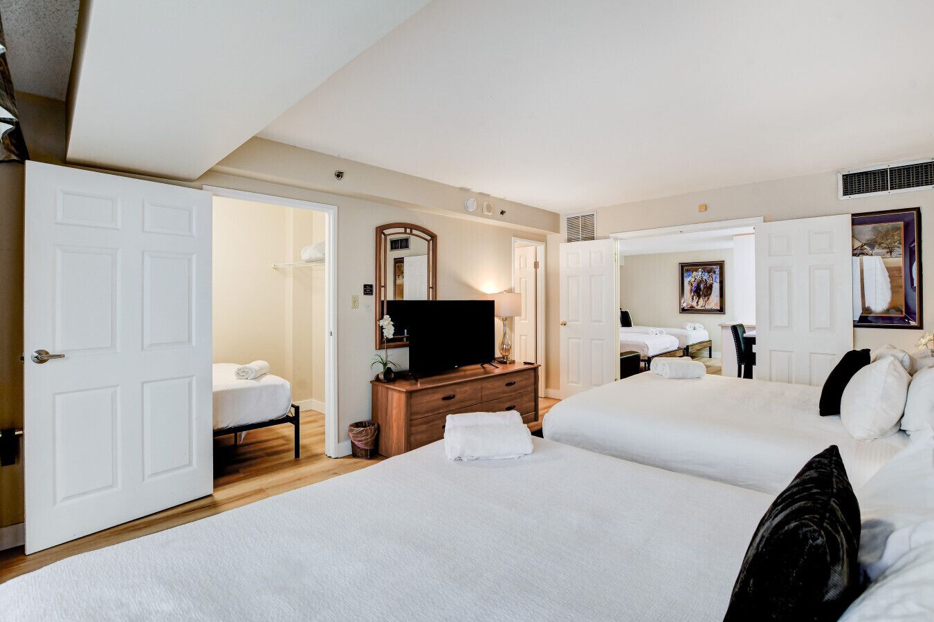 1 bedroom, desk, iron/ironing board, WiFi