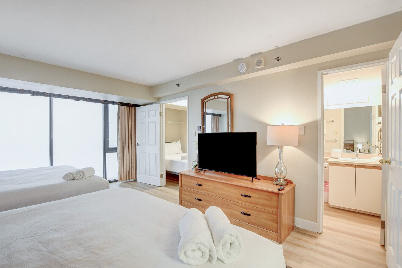 1 bedroom, desk, iron/ironing board, WiFi