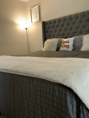 1 habitación, tabla de planchar con plancha, wifi gratis y ropa de cama 