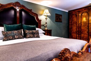 Suite – junior | Individuelt dekorert, strykejern/-brett, wi-fi (inkludert) og sengetøy