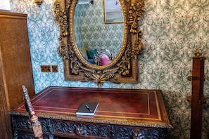 Suíte júnior | 2 quartos, individualmente decorados, ferros/tábuas de passar roupa