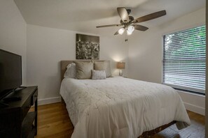 4 habitaciones, tabla de planchar con plancha, wifi y ropa de cama 