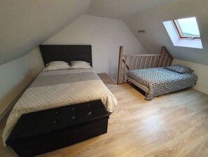 2 bedrooms, iron/ironing board, free WiFi, bed sheets