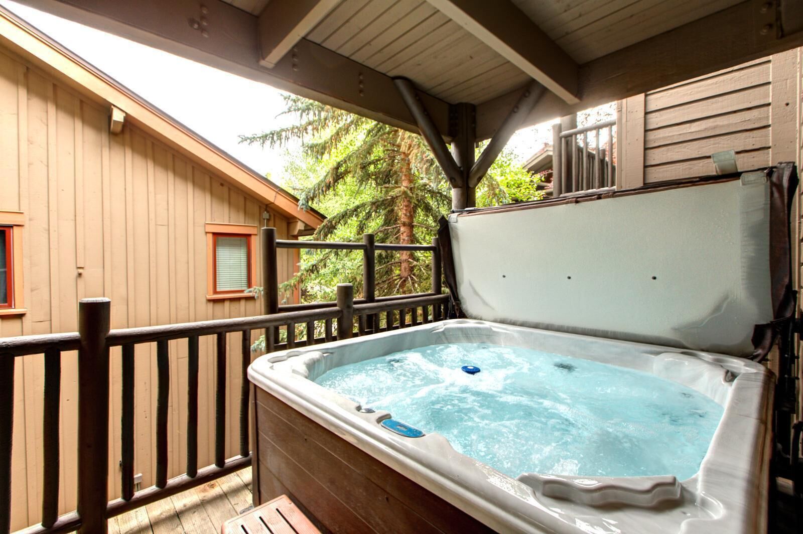 Bain à remous extérieur