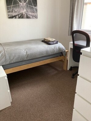 Maison, Plusieurs lits | 5 chambres, fer et planche à repasser, accès au Wi-Fi (inclus)