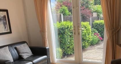 5-bed Town House in Newport