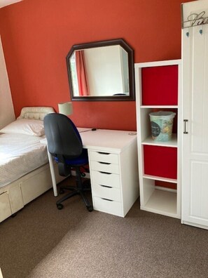 Maison, Plusieurs lits | 5 chambres, fer et planche à repasser, accès au Wi-Fi (inclus)