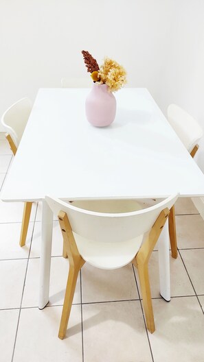 Dining - ♥️Stylish Spacious Bright 3 Bedroom House🐾PetFriendly✅🅿️Near ANZ Stadium DFO (Auburn)