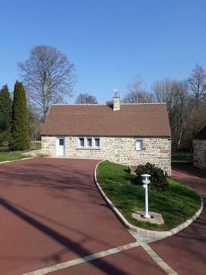 Exterior - Gîte à la Campagne 3 Étoiles (Saint-Martin-l'Aiguillon)