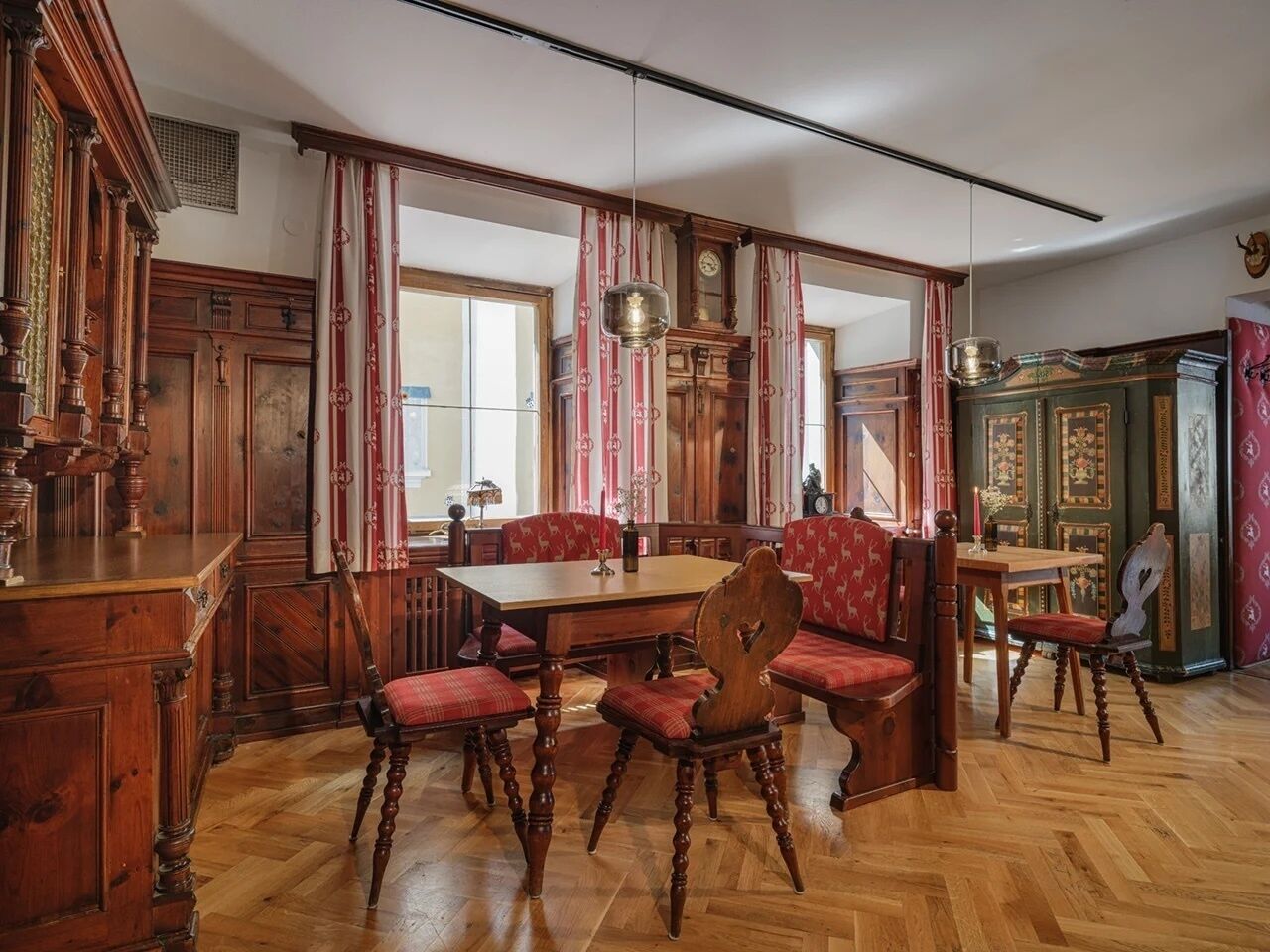 包含每日当地美食早餐