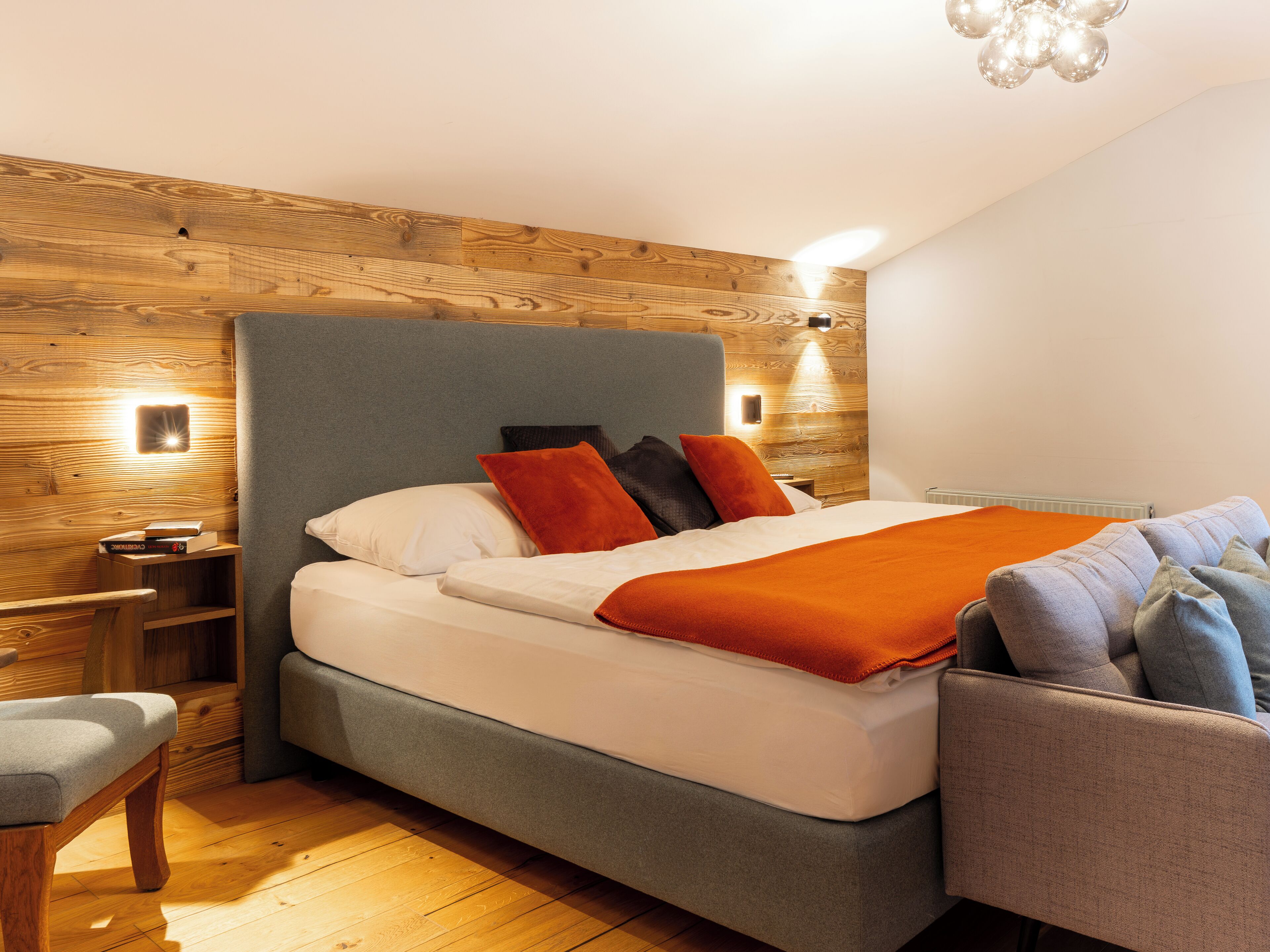 Kahden hengen panoraamahuone | Ylelliset vuodevaatteet, tallelokero huoneessa, työpöytä, pimennysverhot