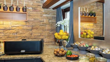 Petit déjeuner composé de spécialités régionales compris tous les jours