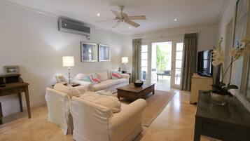 Townhome, 4 Bedrooms | Living room