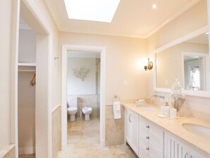 Townhome, 4 Bedrooms | Bathroom | Towels