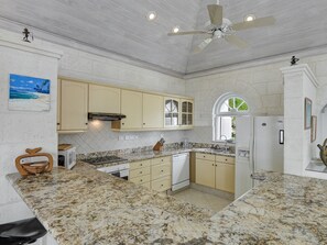 Villa, 3 Bedrooms | Private kitchen