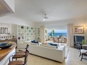 Condo, 2 Bedrooms | Living room