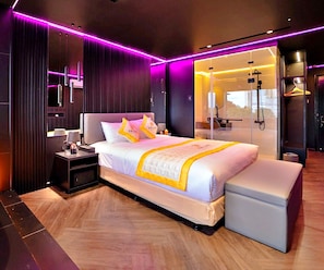 Luxury-Doppelzimmer | Minibar, individuell dekoriert, individuell eingerichtet, Schreibtisch