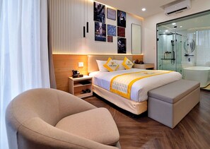 Habitació doble de luxe | Minibar, decoració individual, mobiliari individual i escriptori 