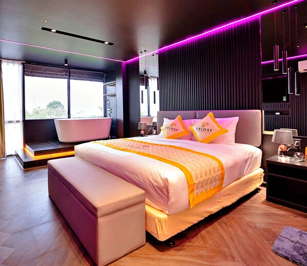 Luxury-Doppelzimmer | Minibar, individuell dekoriert, individuell eingerichtet, Schreibtisch