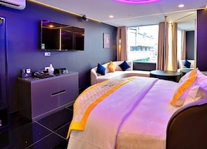 Luxury-Doppelzimmer | Minibar, individuell dekoriert, individuell eingerichtet, Schreibtisch