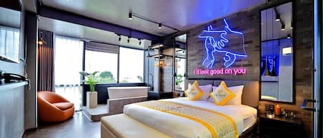Luxury Double Room | Minibar, individually decorated, individually furnished, desk