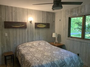 4 bedrooms, travel cot, free WiFi, bed sheets