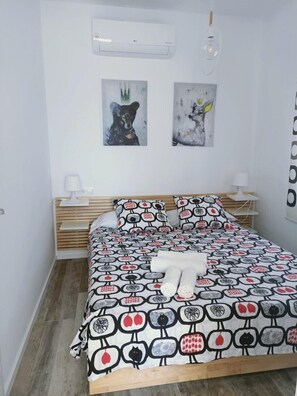 2 bedrooms, iron/ironing board, travel cot, free WiFi