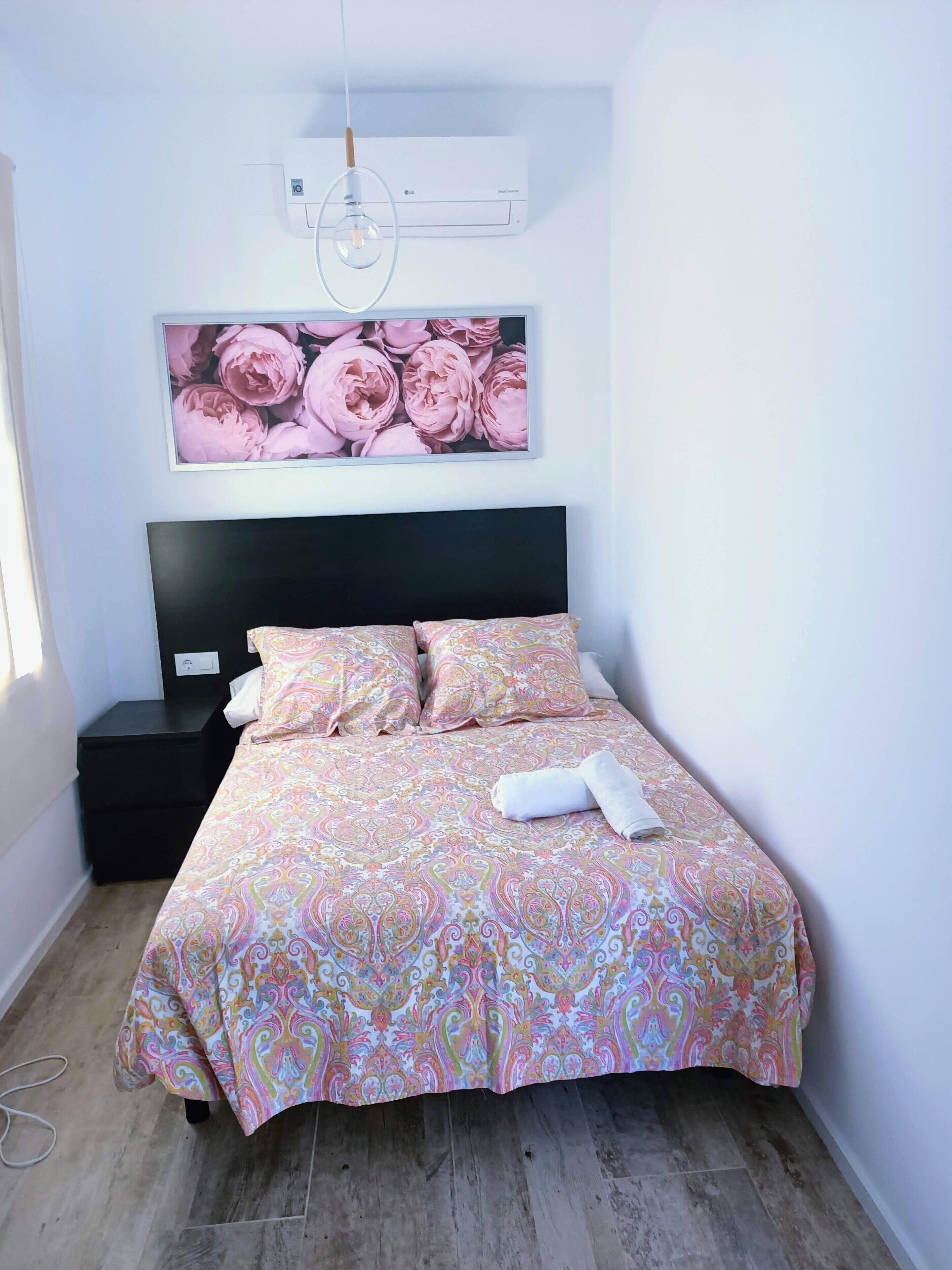 2 slaapkamers, een strijkplank/strijkijzer, reisbedje, gratis wifi